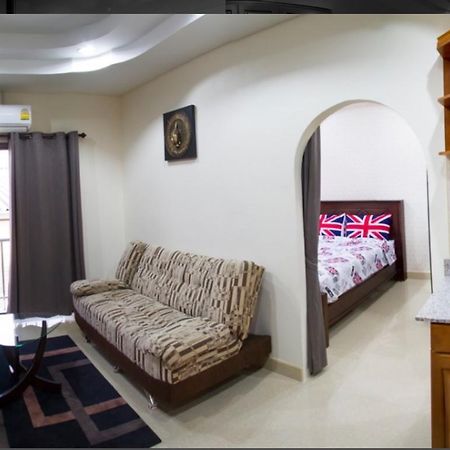 Junior Apartment Pattaya Bagian luar foto